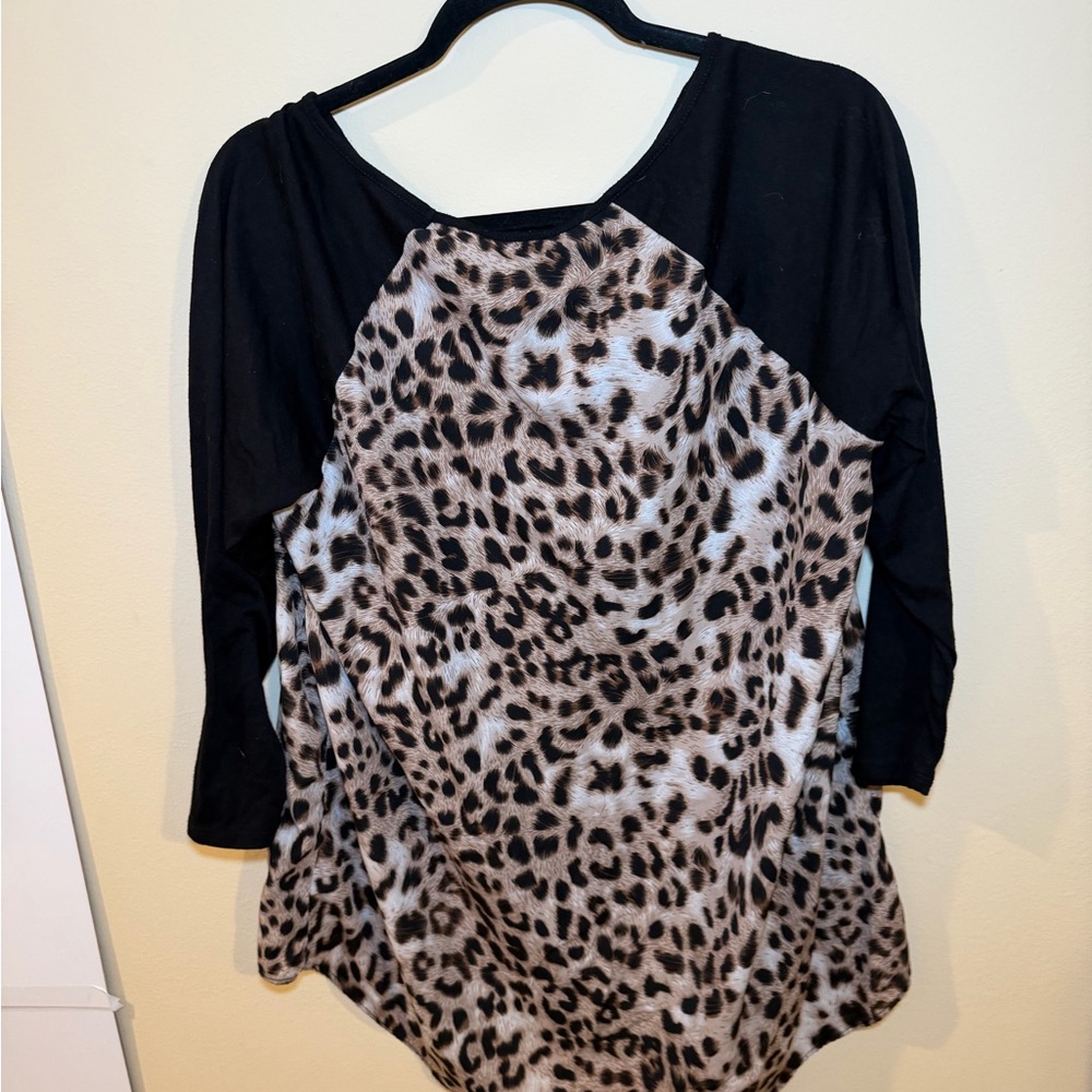 Charming Charlie Leopard Print V-Neck Top - Picture 3 of 3